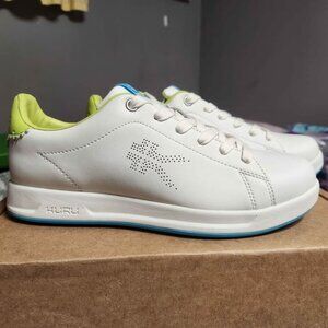 Kuru Roam sneaker / tennis shoe classic! White. Size 7. New in box